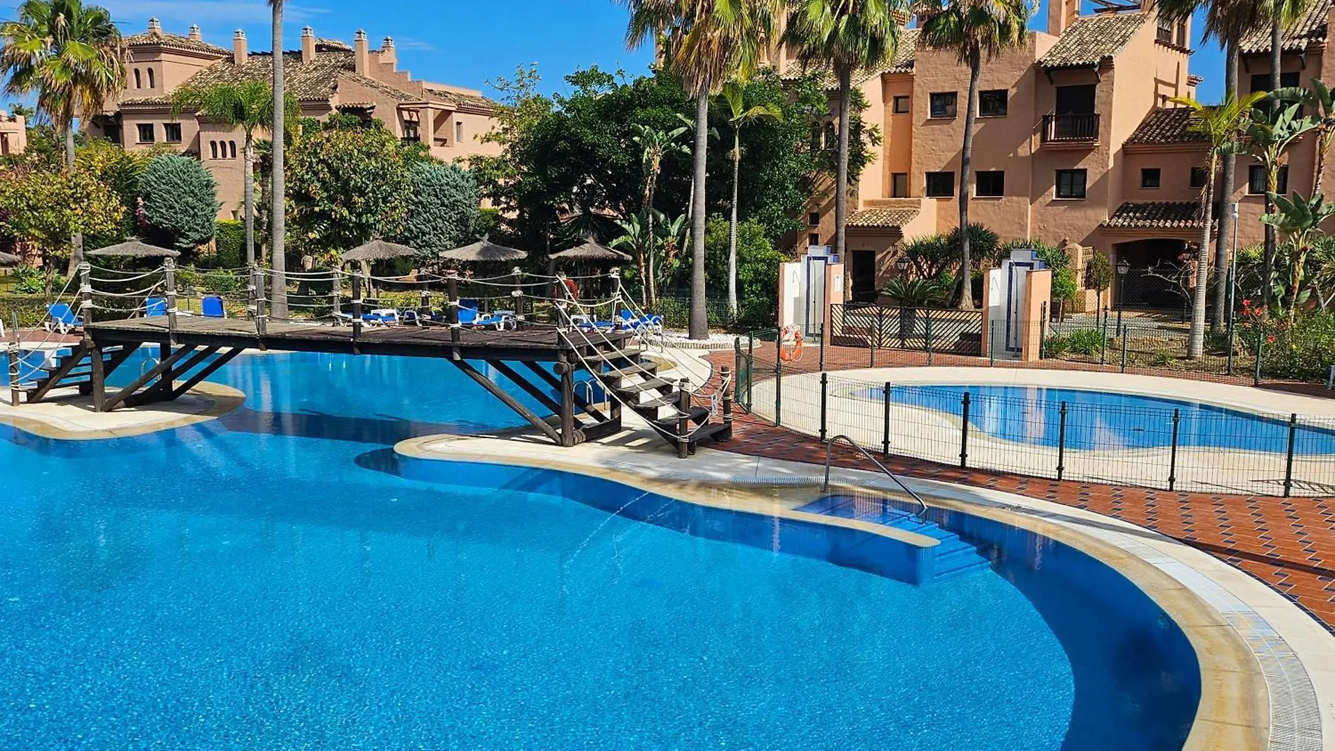 Modern 2Br Apt Second Line Marbella Beach, Pools And Paddle Estepona